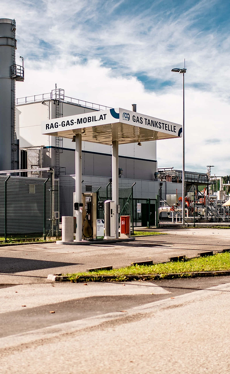 RAG Gas Mobile filling station in front of storage facility