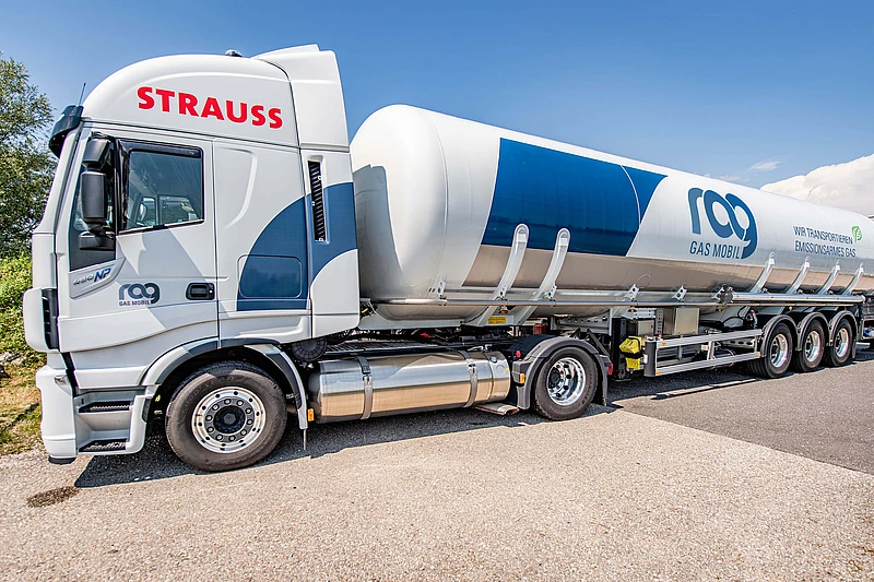 LNG LKW mit RAG Branding