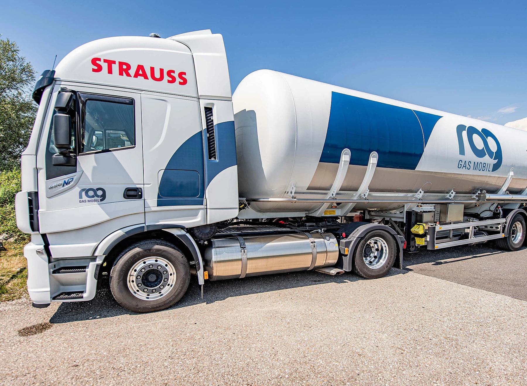 LNG LKW mit RAG Branding