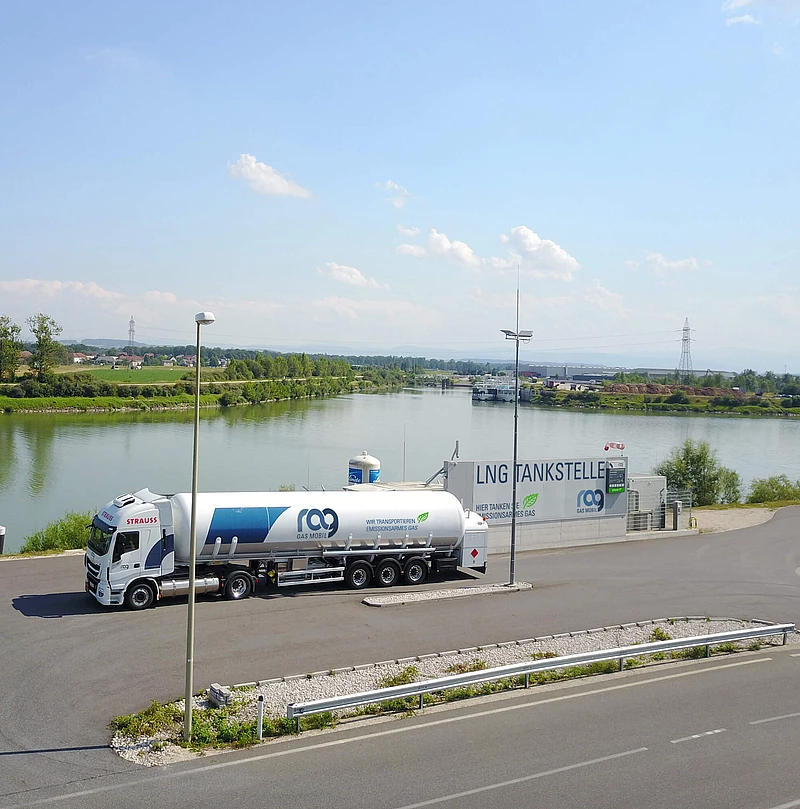LNG truck with RAG branding in front of an LNG filling station